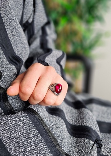 Arabische ring rode steen