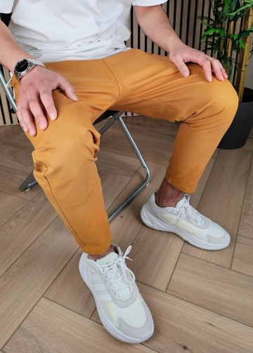Camel chino business van al mirats 4