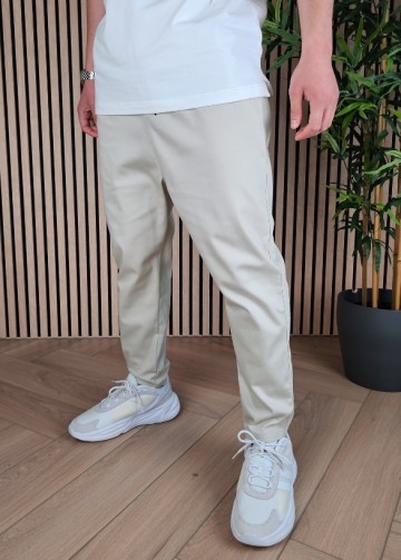 Creme chino business van al mirats 3