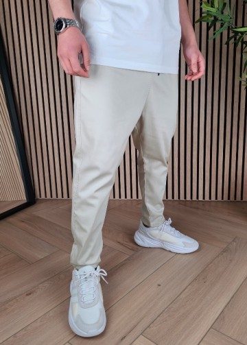 Creme chino business van al mirats 4