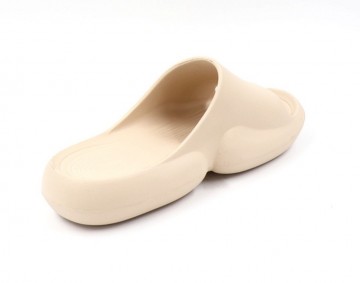 Creme slipper fly out 3