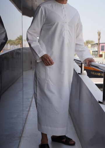 Emirati off white platinum van custom qamis