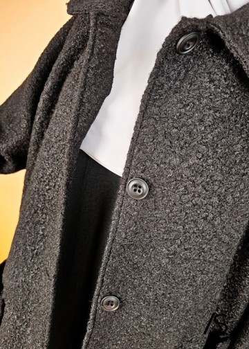 Fluffy jas latifa in zwart 3