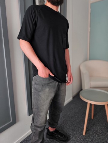 Lang t shirt technical zwart van qawy 3