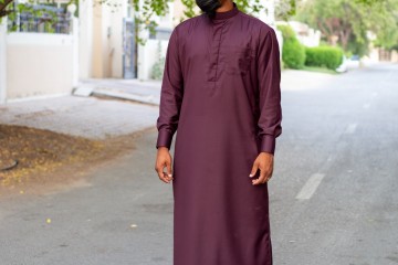 Saudi Bordeaux van Custom Qamis