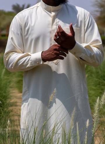 Saudi Créme van Custom Qamis
