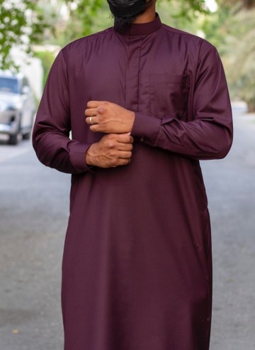 Saudi Bordeaux van Custom Qamis