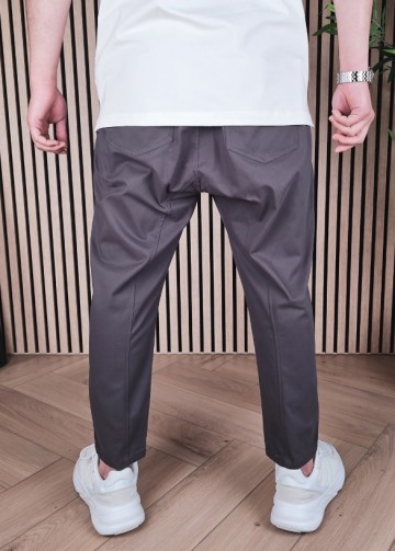 Taupe chino business van al mirats 5
