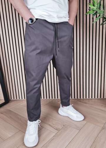 Taupe chino business van al mirats 7