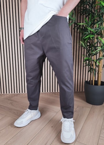 Taupe chino business van al mirats