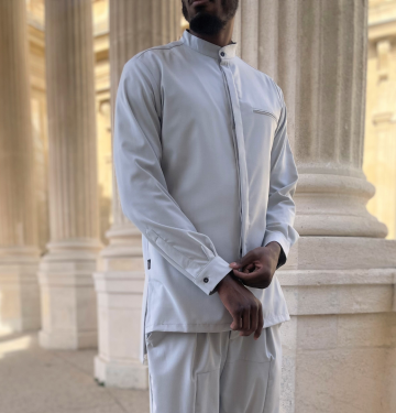 Une surchemise aux decoupes distinguees